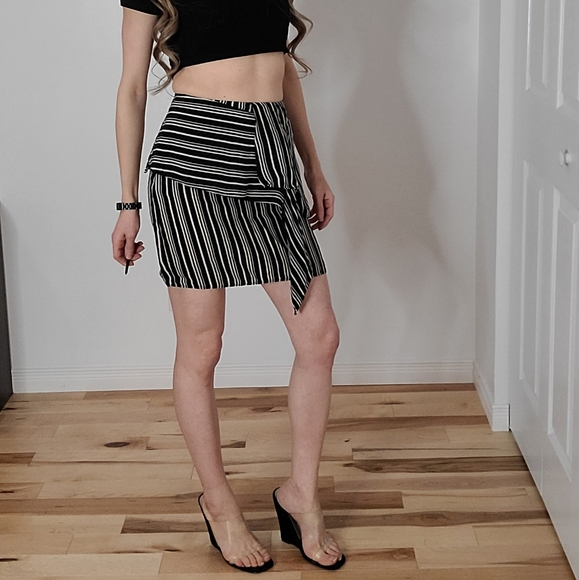Zara asymmetric lightweight skirt - Picture 4 of 14